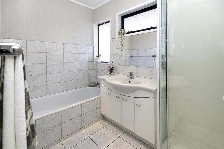 Photo of property in 4 Sarah Place, Farm Cove, Auckland, 2012