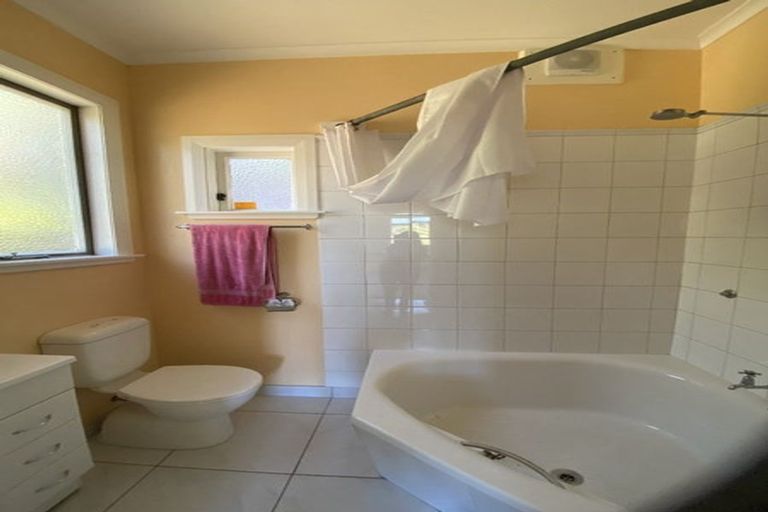 Photo of property in 69 Norway Street, Kelburn, Wellington, 6012