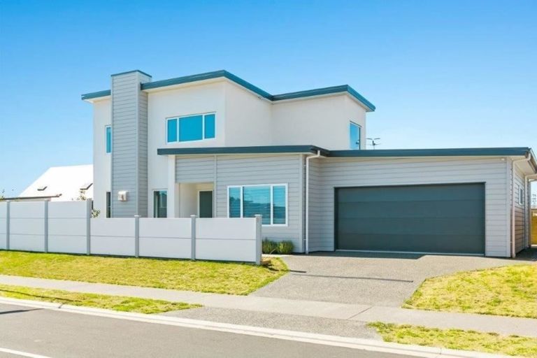 Photo of property in 1 Tuangi Way, Papamoa Beach, Papamoa, 3118