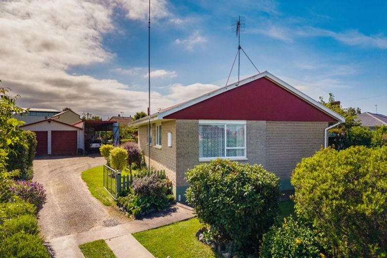 Photo of property in 16 Studholme Street, Waimate, 7924