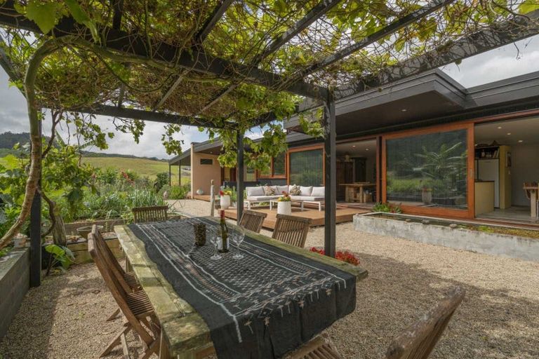 Photo of property in 19 Victoria Street, Coromandel, 3506