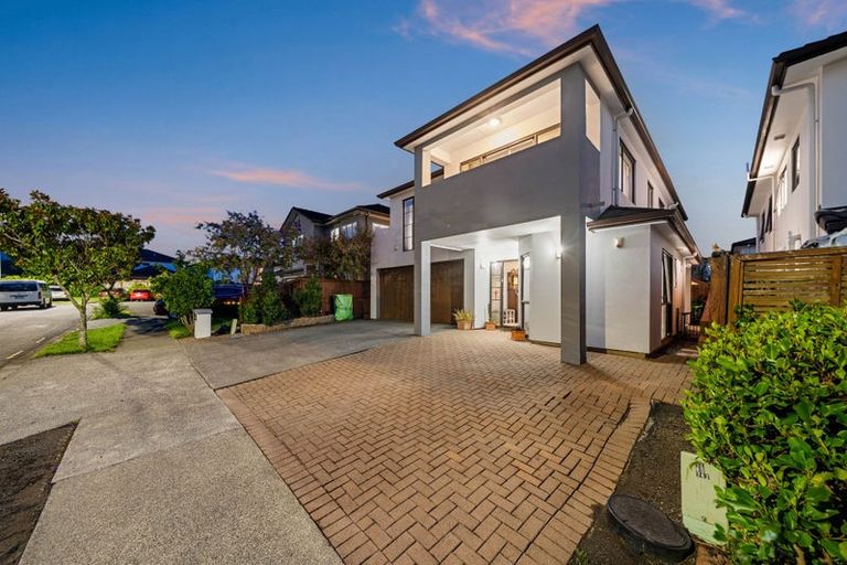 Photo of property in 3 Bezar Place, Flat Bush, Auckland, 2016