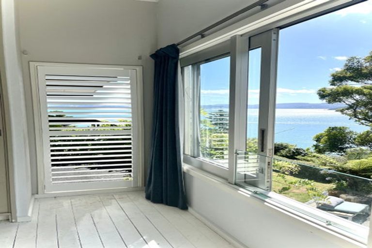 Photo of property in 11 Richmond Road, Mahina Bay, Lower Hutt, 5013