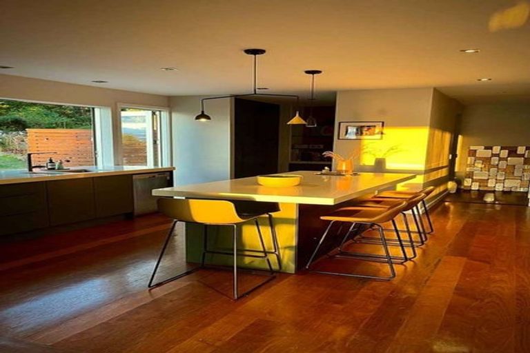 Photo of property in 11 Richmond Road, Mahina Bay, Lower Hutt, 5013