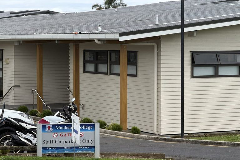 Photo of property in 1/73 Macleans Road, Bucklands Beach, Auckland, 2014