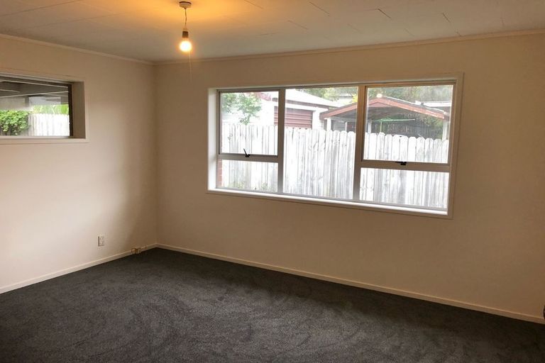 Photo of property in 2/4 Cairngorm Place, Highland Park, Auckland, 2010