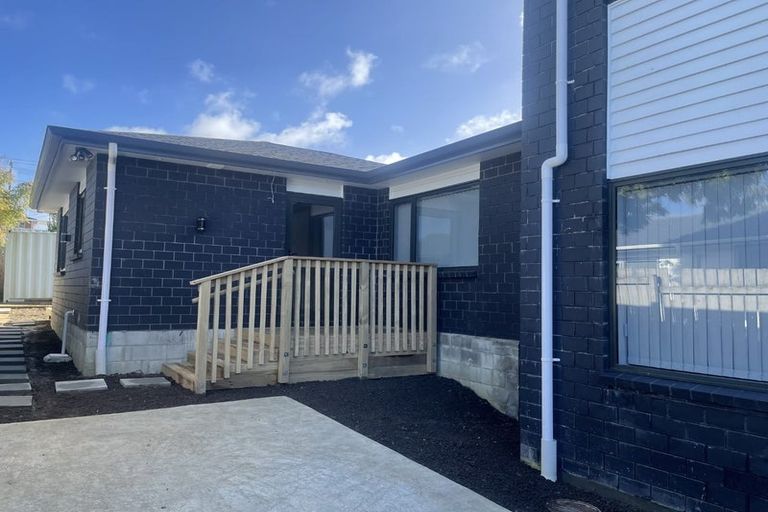 Photo of property in 16 Blue Way, Glendene, Auckland, 0602