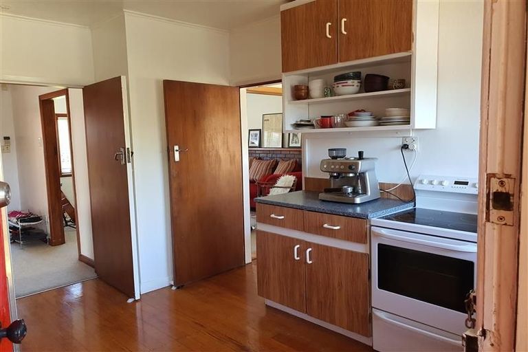 Photo of property in 33 St Michaels Avenue, Point Chevalier, Auckland, 1022