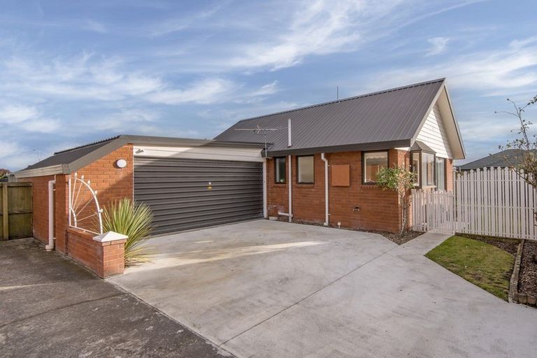 Photo of property in 11 Farm Lane, Parklands, Christchurch, 8083