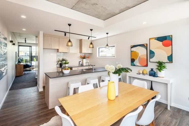 Photo of property in 5/4165 Great North Road, Glen Eden, Auckland, 0602