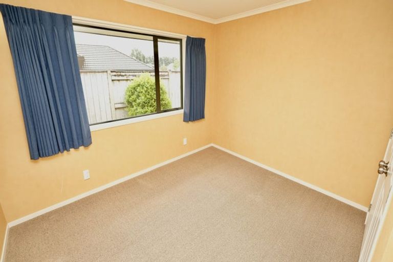 Photo of property in 24 Johnstone Drive, Fitzherbert, Palmerston North, 4410