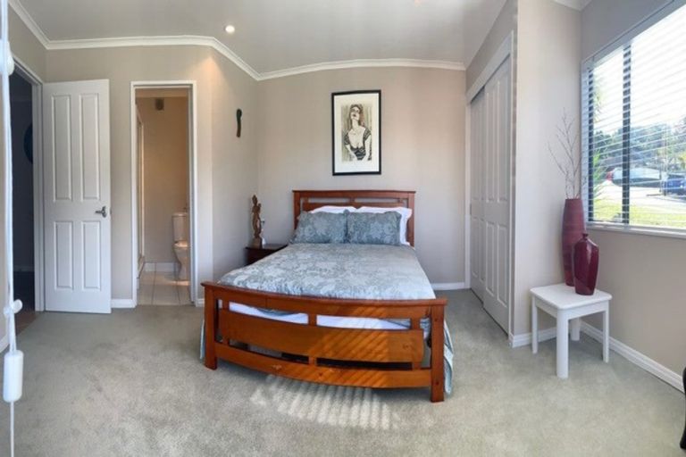 Photo of property in 6 Nottingham Place, Northcross, Auckland, 0630