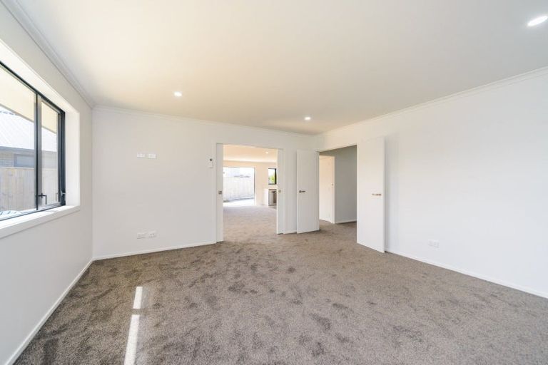 Photo of property in 1 Rangeview Drive, Kelvin Grove, Palmerston North, 4414