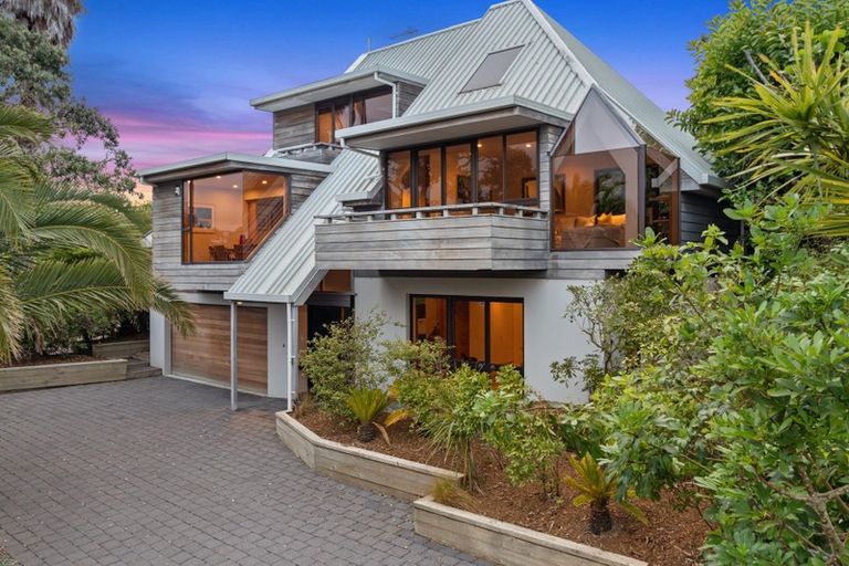 Photo of property in 8 View Road, Campbells Bay, Auckland, 0630