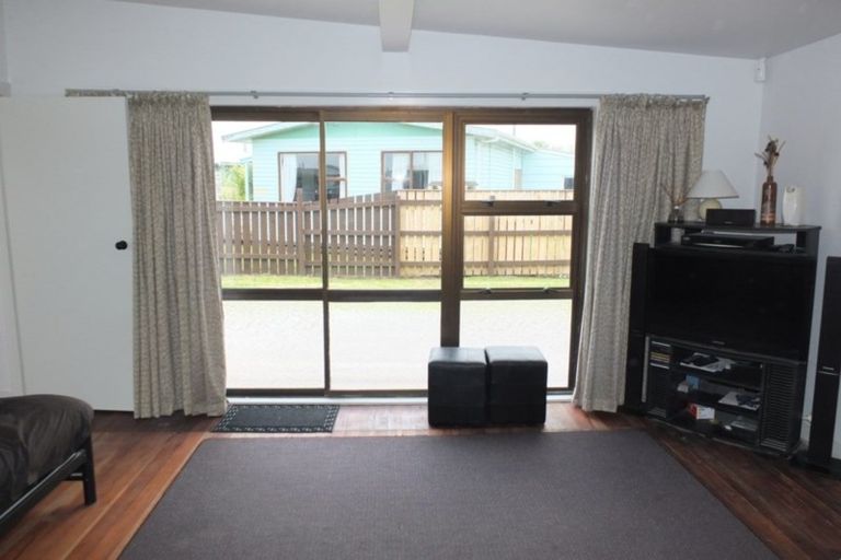Photo of property in 26 Roore Street, Foxton Beach, Foxton, 4815