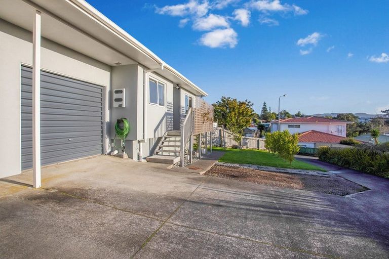 Photo of property in 1/41 Sungrove Rise, Sunnyvale, Auckland, 0612