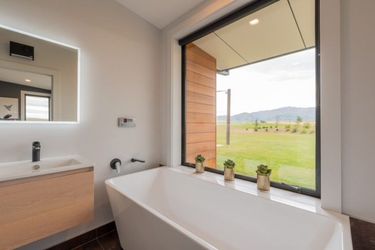 Photo of property in 213 Golden Road, Springvale, Alexandra, 9393