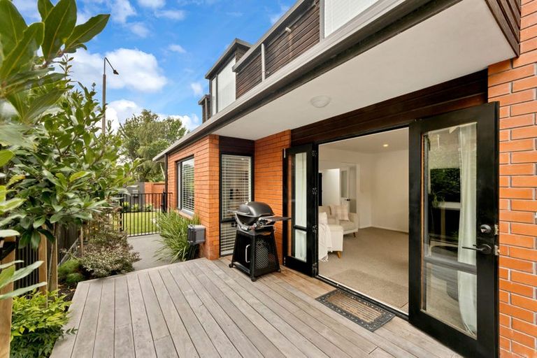 Photo of property in 9 Clyde Road, Upper Riccarton, Christchurch, 8041