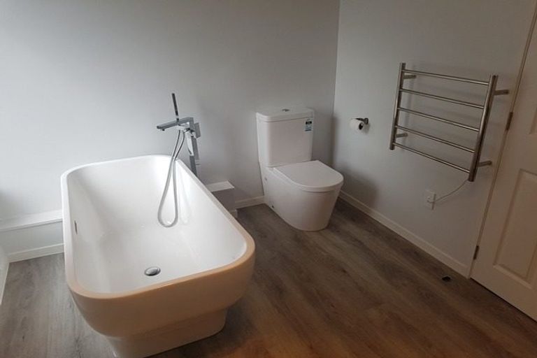 Photo of property in 60 Lagoon Way, West Harbour, Auckland, 0618