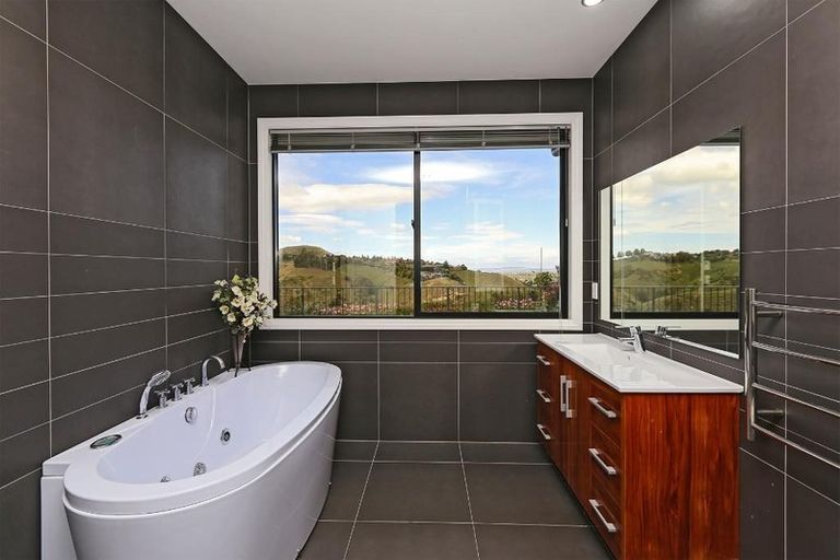 Photo of property in 264 Puketapu Road, Taradale, Napier, 4183