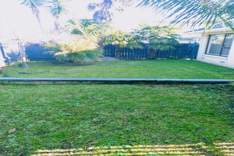 Photo of property in 1/19 Gulf Crest, Bucklands Beach, Auckland, 2012