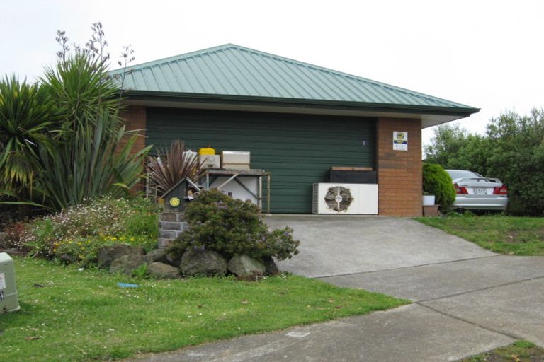 Photo of property in 6 Umu Place, Mangere, Auckland, 2022