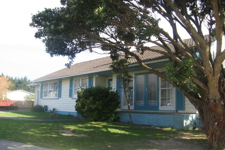 Photo of property in 3 Lancewood Grove, Ranui, Porirua, 5024