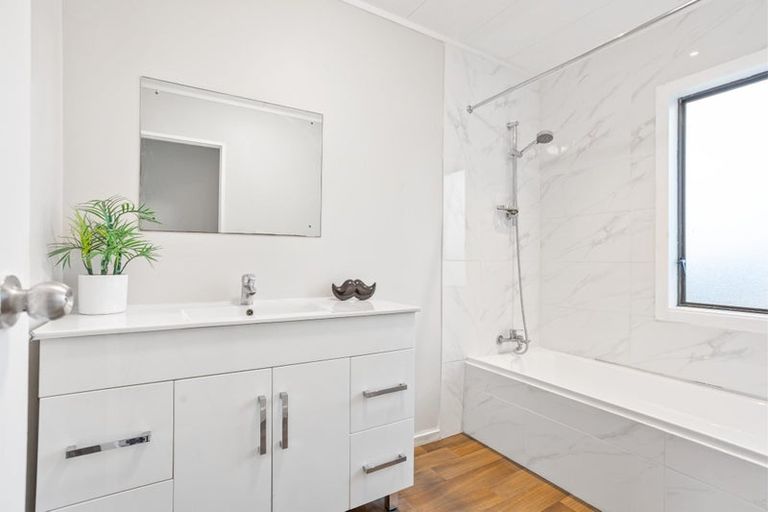 Photo of property in 11 Mona Vale, West Harbour, Auckland, 0618