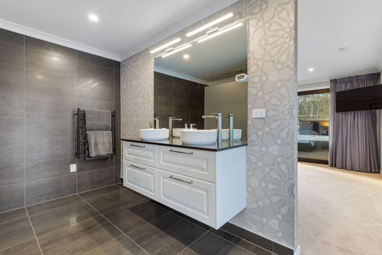 Photo of property in 121 Valley Road, Waimauku, 0881