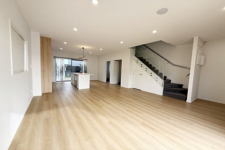 Photo of property in 52a Crestview Rise, Papakura, 2110