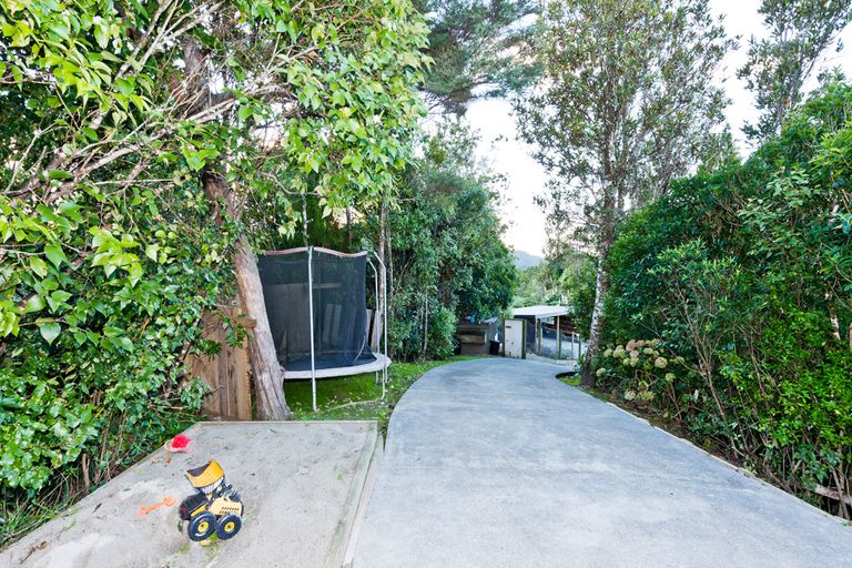 Photo of property in 166 Opanuku Road, Henderson Valley, Auckland, 0612