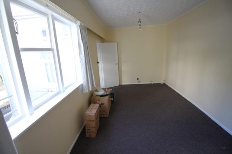 Photo of property in 140 Tasman Street, Mount Cook, Wellington, 6021