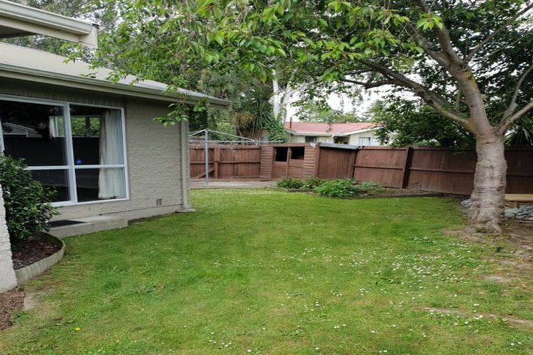 Photo of property in 8 Saunders Place, Redwood, Christchurch, 8051