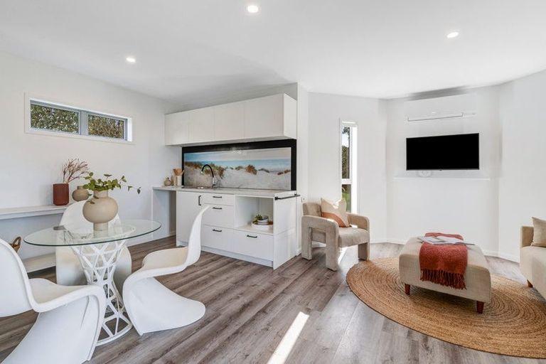 Photo of property in 1/4 Roberts Road, Matakatia, Whangaparaoa, 0930