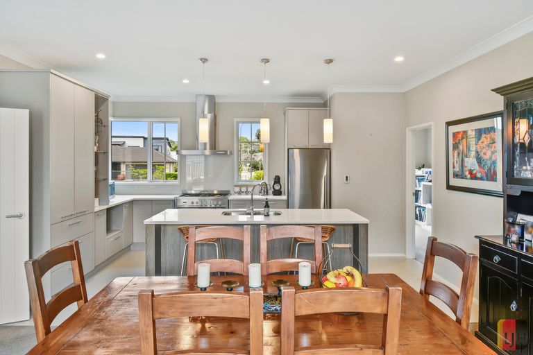 Photo of property in 242 Harbourside Drive, Karaka, Papakura, 2113