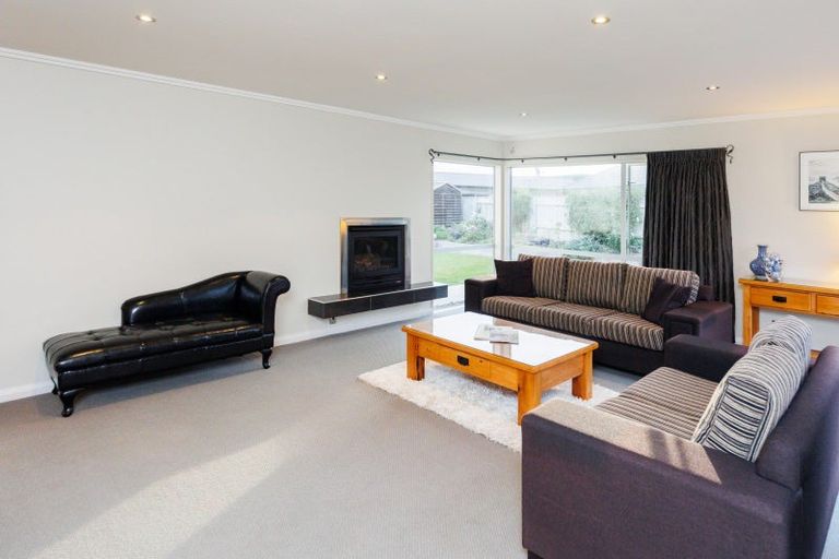 Photo of property in 11 Manhattan Court, Kelvin Grove, Palmerston North, 4414