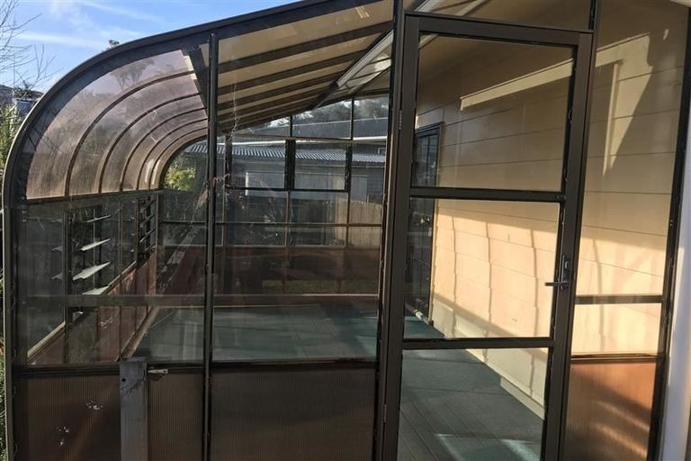 Photo of property in 8 Fitzherbert Avenue, West Harbour, Auckland, 0618