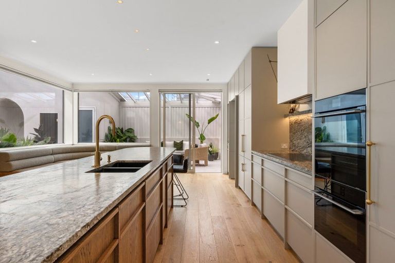 Photo of property in 93 Carlton Mill Road, Merivale, Christchurch, 8014