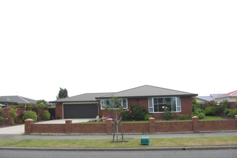 Photo of property in 16 Thistledown Place, Woolston, Christchurch, 8062