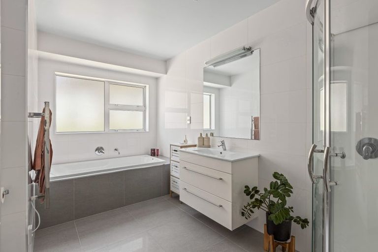 Photo of property in 52 Beachwood Drive, Hatfields Beach, Orewa, 0931