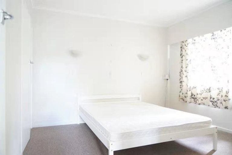 Photo of property in 71 College Road, Northcote, Auckland, 0627