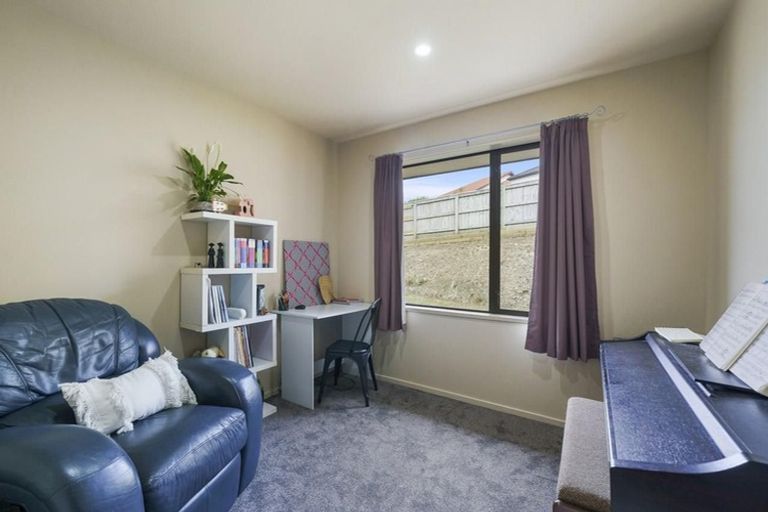 Photo of property in 22 Aotea Drive, Aotea, Porirua, 5024