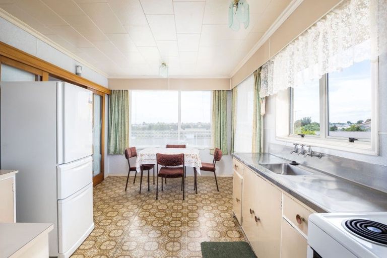 Photo of property in 2 Erica Place, Bell Block, New Plymouth, 4312