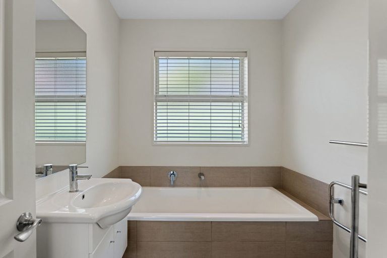 Photo of property in 18 Kenmure Drive, Huntsbury, Christchurch, 8022