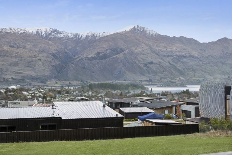 Photo of property in 3 Akitu Rise, Wanaka, 9305