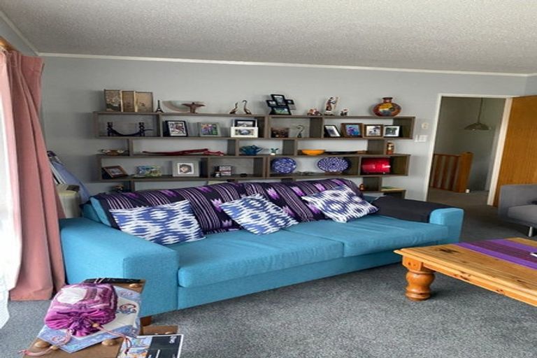 Photo of property in 66 Fyvie Avenue, Tawa, Wellington, 5028