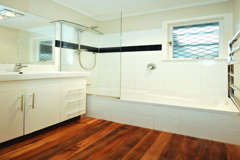 Photo of property in 3 Wood Avenue, Howick, Auckland, 2014