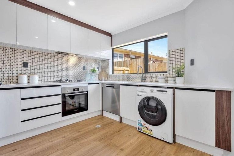 Photo of property in 1/72 Howe Street, Howick, Auckland, 2014