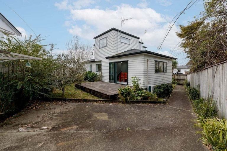 Photo of property in 27a Keegan Drive, Massey, Auckland, 0614