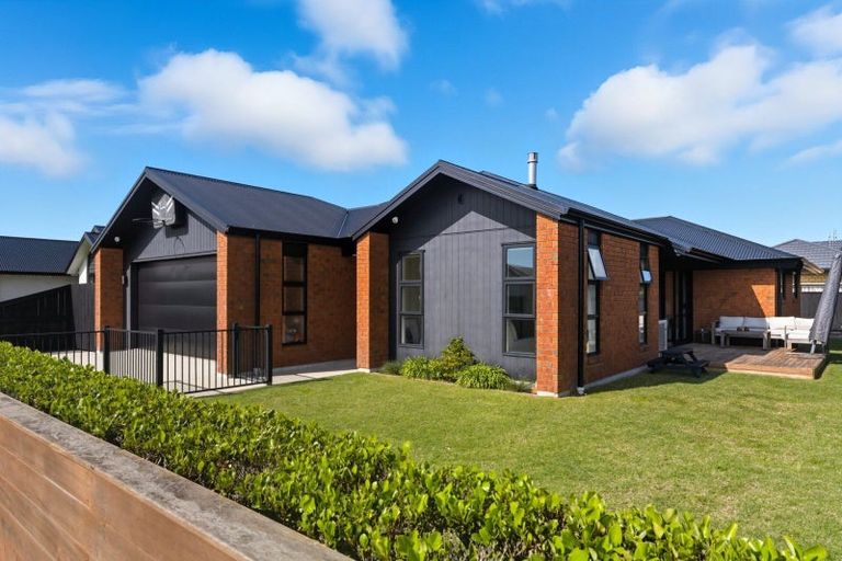 Photo of property in 28 Piata Street, Papamoa Beach, Papamoa, 3118